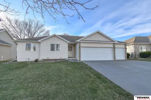 2021 Philadelphia Dr, Lincoln, NE 68521