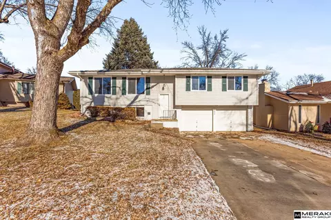 13934 Washington Cir, Omaha, NE 68137