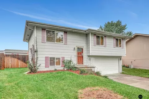 5041 W Partridge Ln, Lincoln, NE 68528