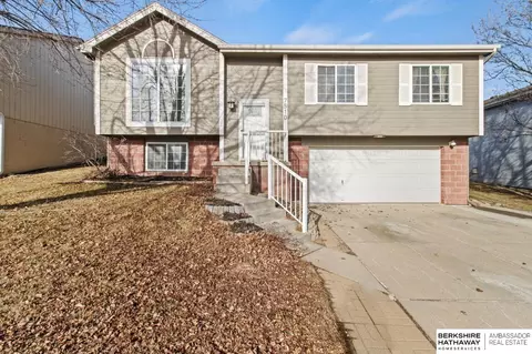 7510 Howell St, Omaha, NE 68122