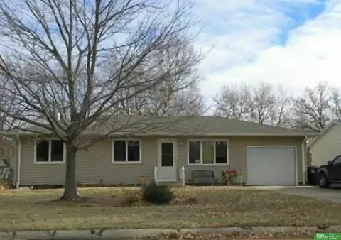 1436 N Maine Ave, York, NE 68467