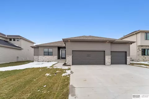 6326 N 207 St, Elkhorn, NE 68022