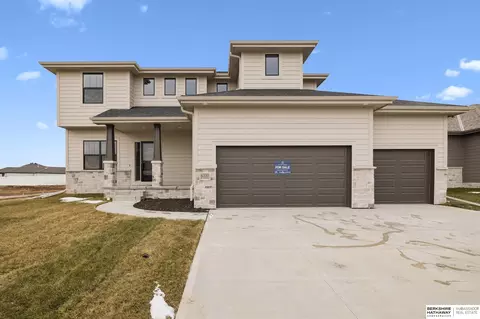 6320 N 207 St, Elkhorn, NE 68022