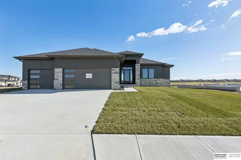 6119 S 215th Cir, Elkhorn, NE 68022