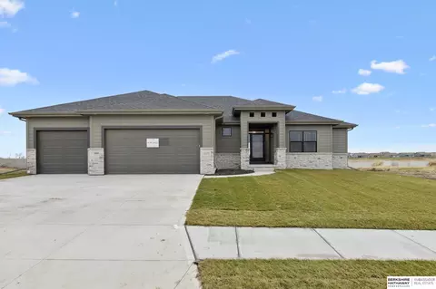 6131 S 215th Cir, Elkhorn, NE 68022