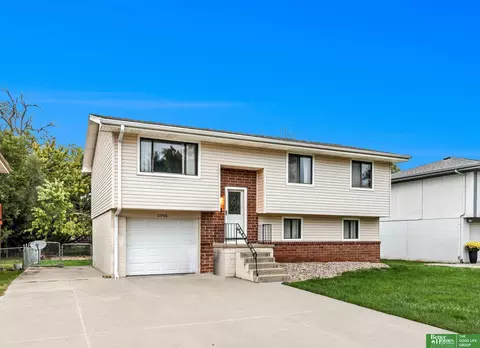 23706 Walnut Cir, Waterloo, NE 68069