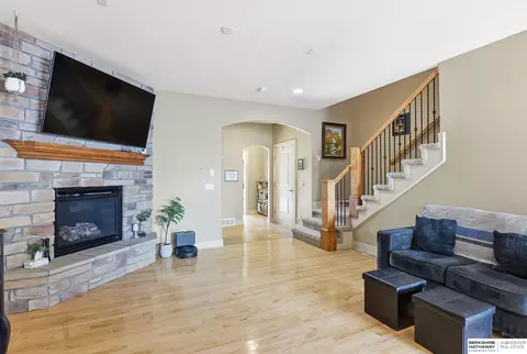 5140 Dodge St, Omaha, NE 68132