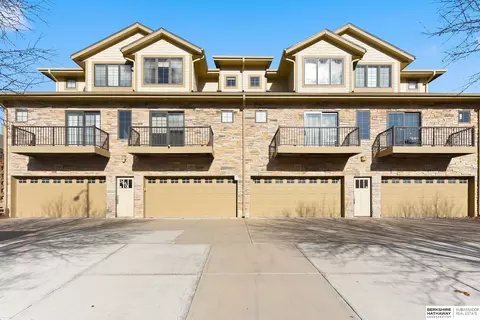 5140 Dodge St, Omaha, NE 68132