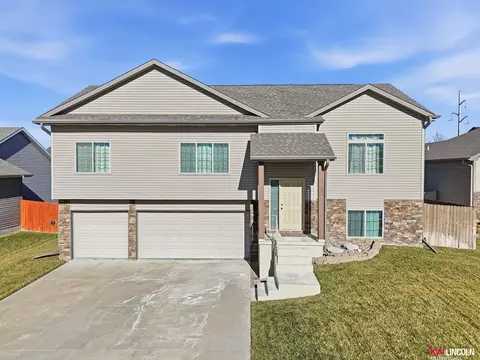 9238 Garland St, Lincoln, NE 68505