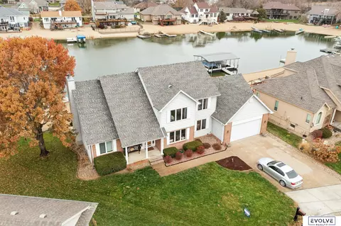 7912 Kona Cir, Papillion, NE 68046