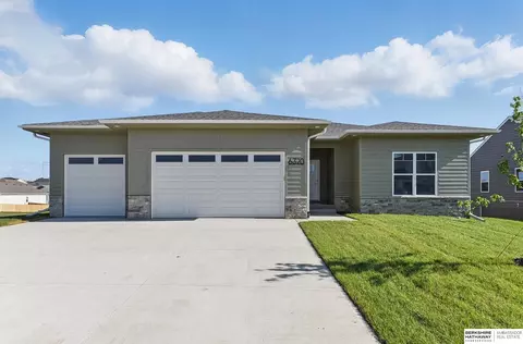 6320 Harvest Dr, Papillion, NE 68133