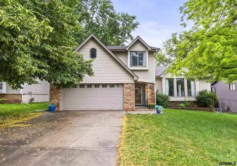 3728 Schuemann Dr, Bellevue, NE 68123