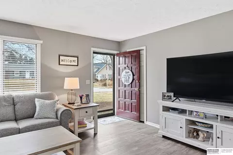 9211 Pauline St, Omaha, NE 68124