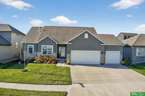 5014 N 209 St, Elkhorn, NE 68022
