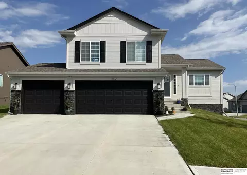 21054 Madison St, Elkhorn, NE 68022
