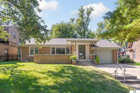 1822 N 52nd St, Omaha, NE 68104