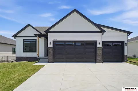 5826 SW 9th St, Lincoln, NE 68523