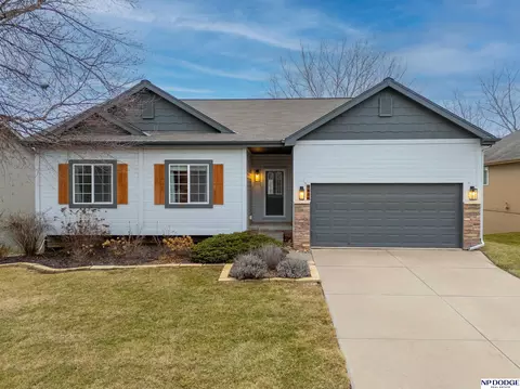 9806 Florence St, La Vista, NE 68128