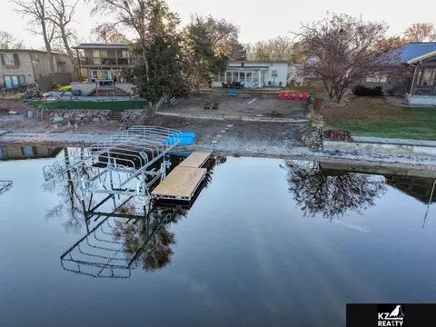 2 S Shore Dr, Columbus, NE 68601