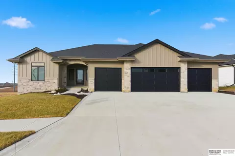 5404 N 196th Ave, Elkhorn, NE 68022