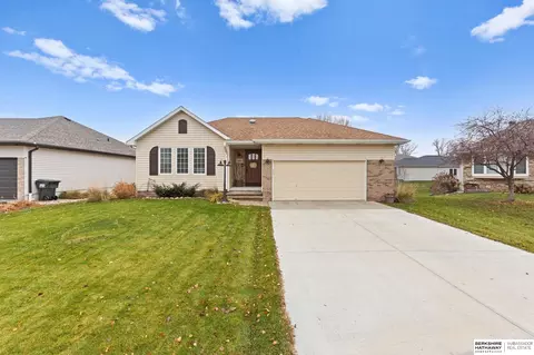 14933 Bodmer St, Bennington, NE 68007