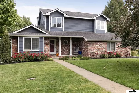 4200 Larkwood Rd, Lincoln, NE 68516