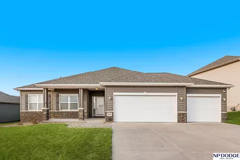 5114 Lawnwood Dr, Papillion, NE 68133
