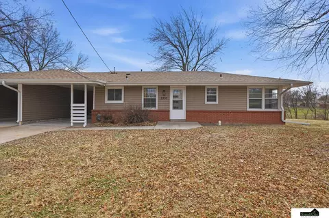 3330 Gott Cir, Lincoln, NE 68524