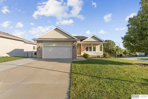 2608 Alexandra Rd, Papillion, NE 68133