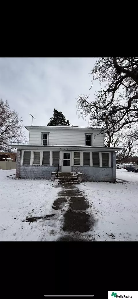220 S Pine St, Friend, NE 68359