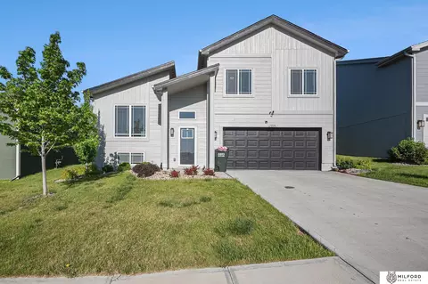 7914 N 113th Ave, Omaha, NE 68142
