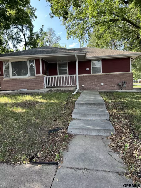 5505 Sumner St, Lincoln, NE 68506