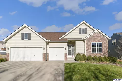16050 Cary St, Omaha, NE 68136