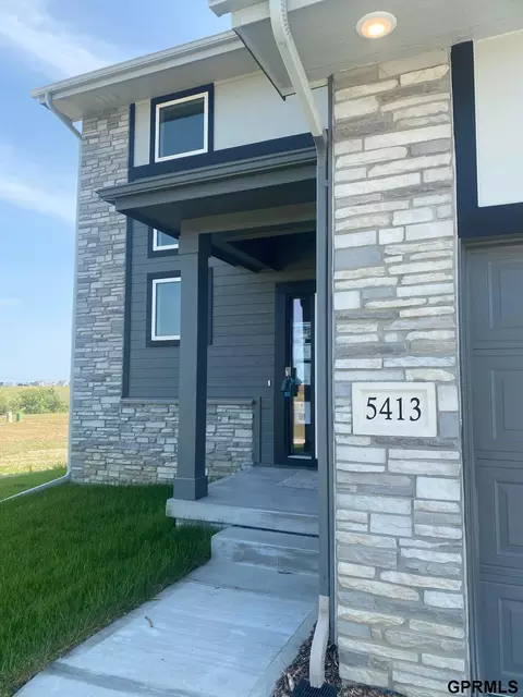 5413 N 190 St, Elkhorn, NE 68022