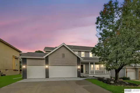 8613 S 98th St, La Vista, NE 68128