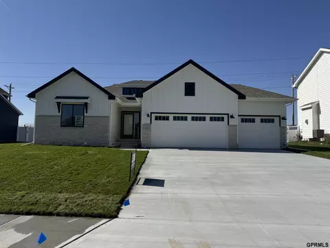 12006 S 113 Avenue Cir, Papillion, NE 68046