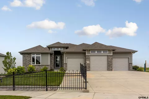 12602 Glenn St, Papillion, NE 68138