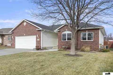 8620 Misty Blue Cir, Lincoln, NE 68505