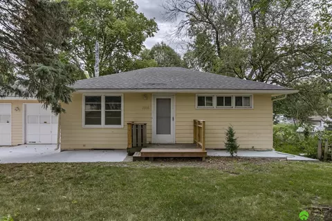 2036 N 63 St, Lincoln, NE 68505