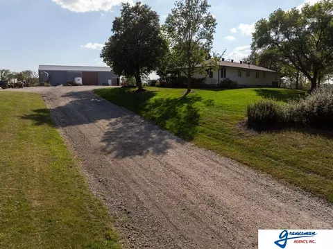 Exterior - 7061 E Maple Rd, Holmesville, NE 68310 photo 7 of 17