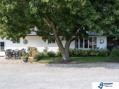Exterior - 7061 E Maple Rd, Holmesville, NE 68310 photo 3 of 17