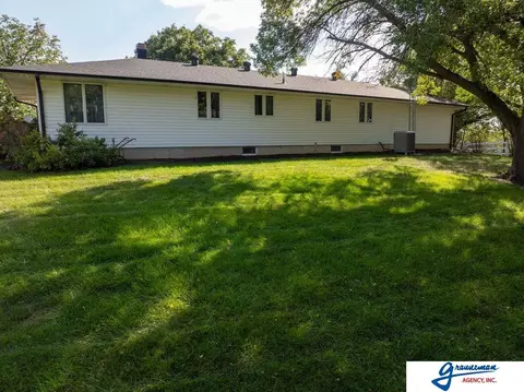 Exterior - 7061 E Maple Rd, Holmesville, NE 68310 photo 5 of 17