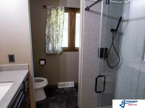 Bath - 7061 E Maple Rd, Holmesville, NE 68310 photo 1 of 3