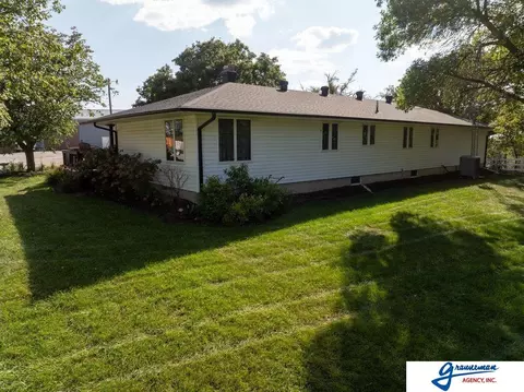 Exterior - 7061 E Maple Rd, Holmesville, NE 68310 photo 4 of 17