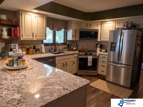 Kitchen - 7061 E Maple Rd, Holmesville, NE 68310 photo 4 of 4