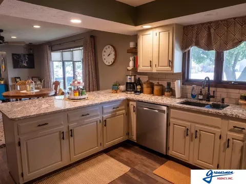 Kitchen - 7061 E Maple Rd, Holmesville, NE 68310 photo 3 of 4