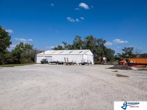 Exterior - 7061 E Maple Rd, Holmesville, NE 68310 photo 9 of 17