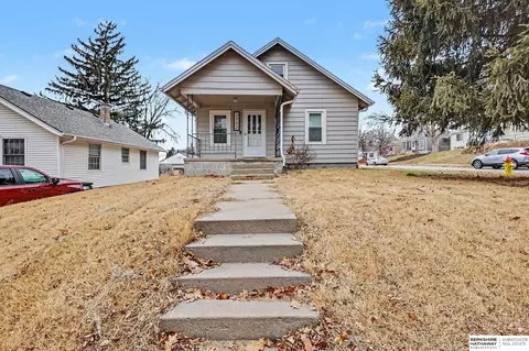 1702 S 49th St, Omaha, NE 68106