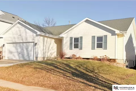 5016 NW 10th St, Lincoln, NE 68521
