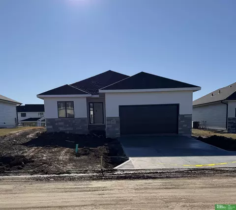 20947 Ellison Ave, Elkhorn, NE 68022